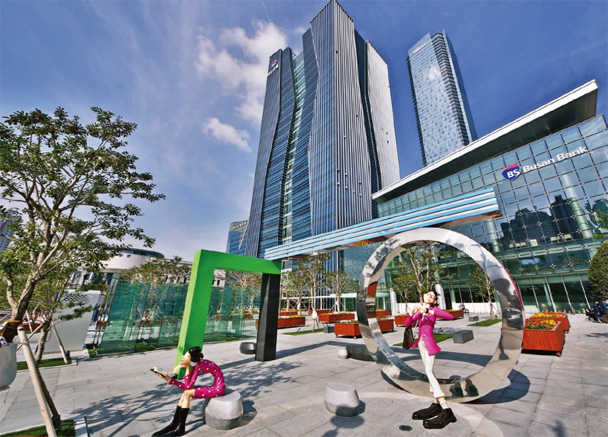 GLOBAL 2000] BNK금융지주 1103위 | 지방은행 금융지주사의 강세, BNK금융지주 < Eyes < 기사본문 -  포브스코리아(Forbes Korea)