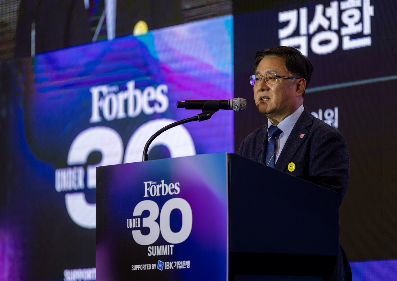 김성환 더불어민주당 의원은 “여기 계신 모든 분이 장차 미래가 더 무궁무진하게 발전하기를 진심으로 기원하며 정부도 함께하겠다”고 말했다.  김정훈 기자