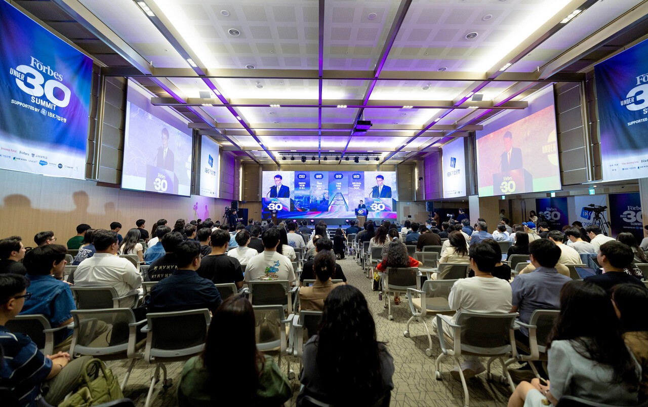 올해 처음으로 공개 행사로 열린 Under 30 Summit에는 대학생, 예비창업자, 후원기업 등 300여 명이 참석했다. 최기웅·김정훈 기자