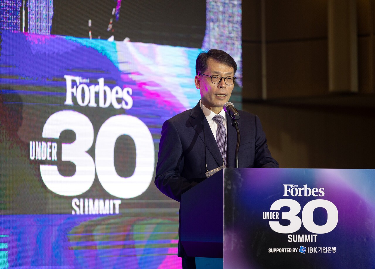 기조연설에 나선 김성태 IBK기업은행장은 지속가능한 미래를 만들기 위한 글로벌 기술 기업의 역할과 이를 위한 자본의 지원을 강조했다. 최기웅·김정훈 기자
