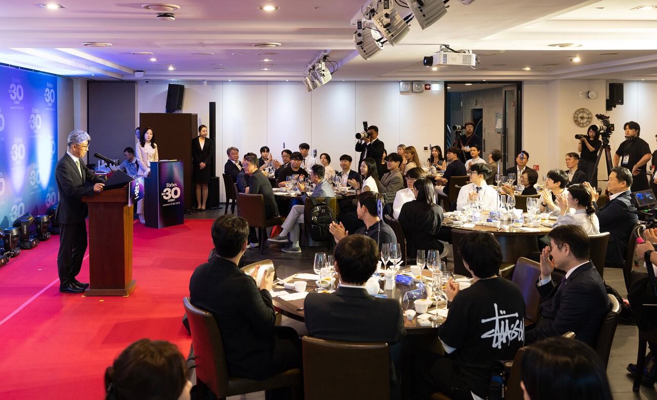 선정자들의 발표와 패널토론이 마무리된 후 갈라 네트워킹 파티가 열려 선정자들과 서포터, 기존 선정자 동문 등이 자리를 즐겼다. 최기웅·김정훈 기자