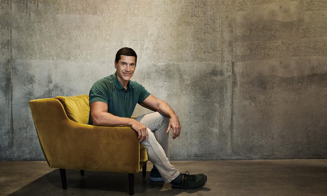 또 한 번의 도전: 레전더리 설립자 론 페나는 “레전더리는 내가 다시 한번 성공할 수 있는지, 이전보다 더 깔끔하고 효율적으로 할 수 있는지 확인하기 위한 실험실이 됐다”며 “내 목표는 유니콘기업 두 개를 연이어 설립하는 것”이라고 말했다.