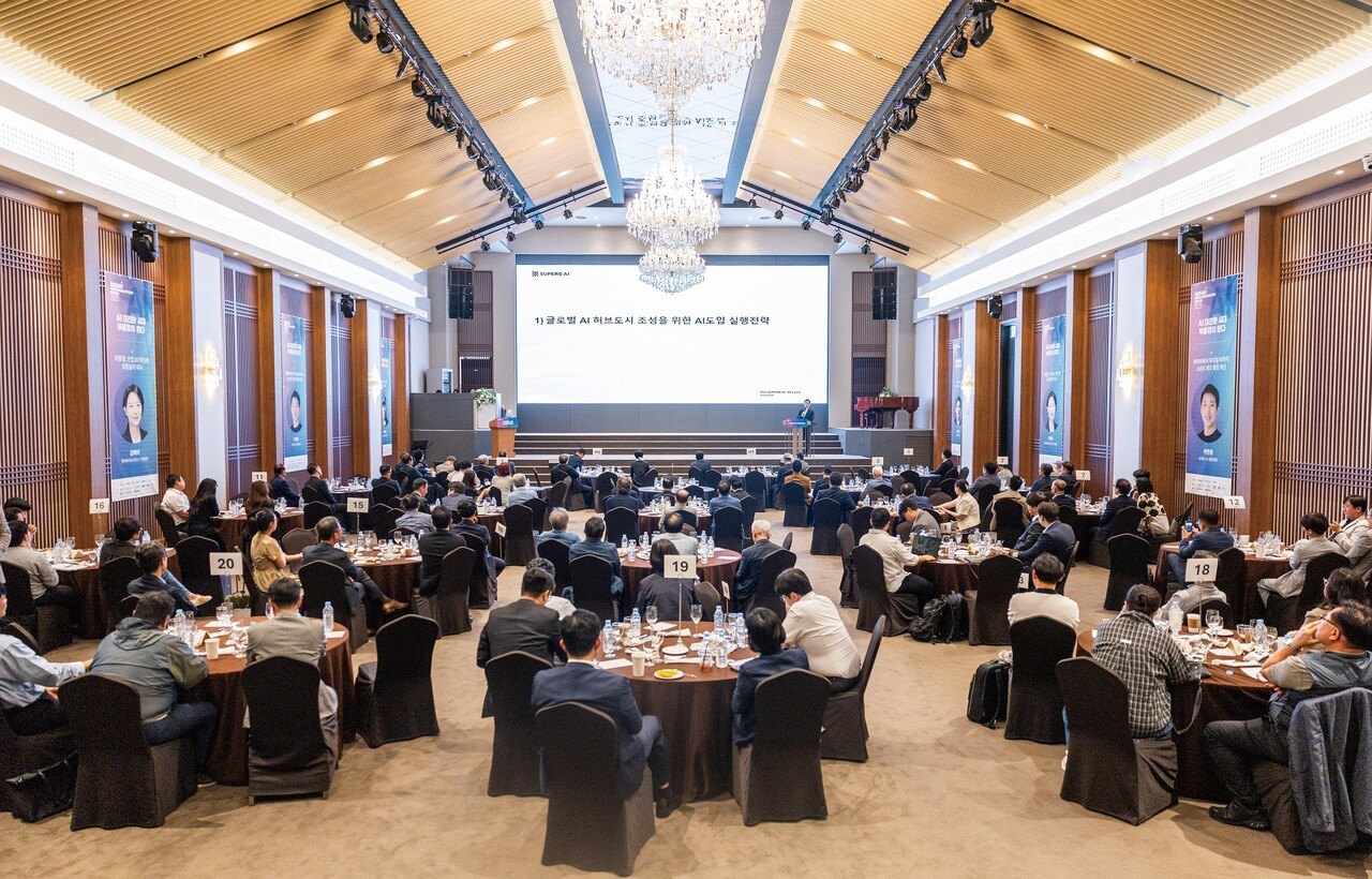 10월 15일 부산 그랜드모먼트에서 열린 ‘2025 부울경 오픈이노베이션 포럼’에는 부울경 지역의 기업 최고경영자(CEO) 등을 비롯해 지역 산업·경제 관계자 150여 명이 자리를 채워 성황을 이뤘다. 최기웅 기자