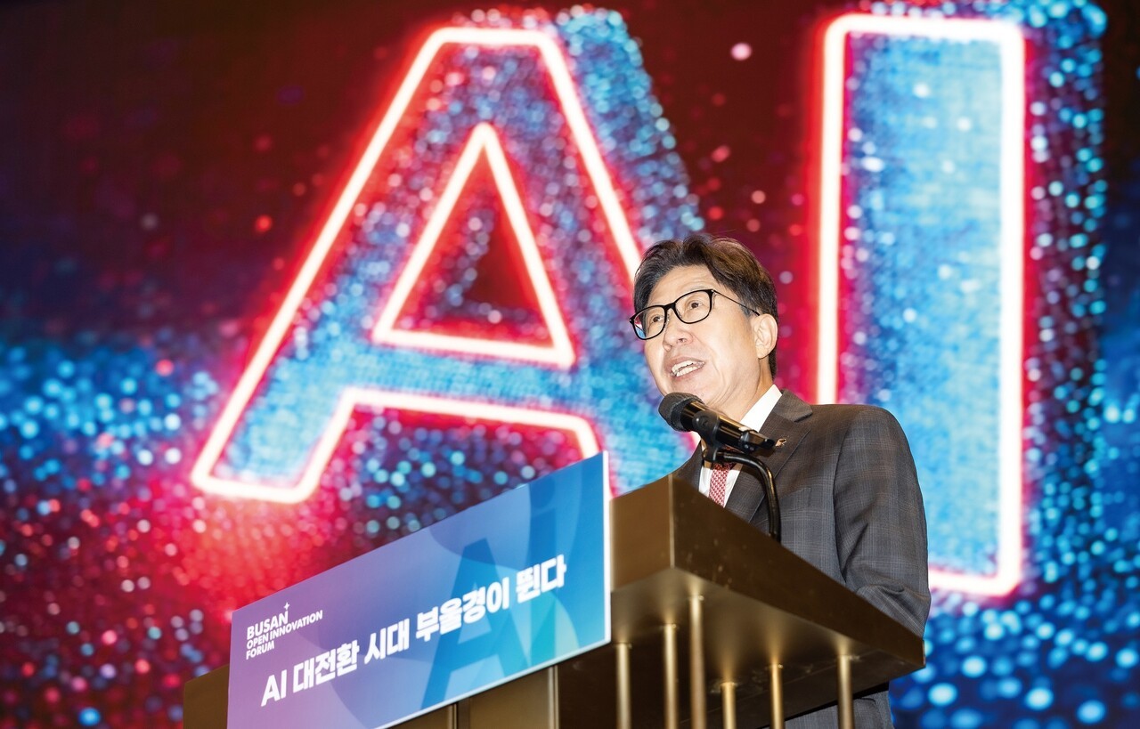 기조연설에 나선 박형준 부산광역시장. 박 시장은 ‘글로벌 AI 허브 도시의 조건’을 주제로 부울경의 지역적 강점과 비전을 소개했다. 최기웅 기자