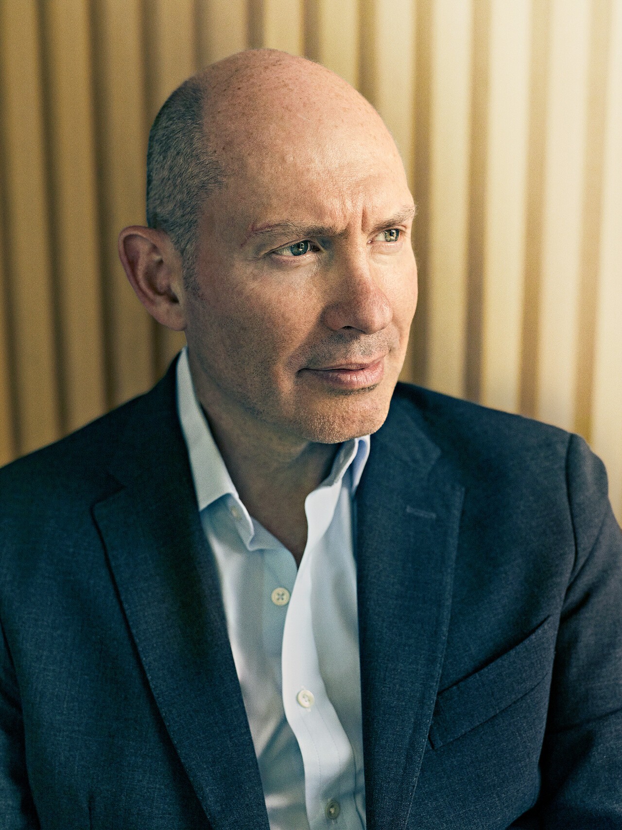 벌처 캐피털리스트. 런던에 자리한 조 바우언프루인트는 일본과 한국에서 기업 간 상호출자 구조가 해체되는 흐름 속에서 투자 기회를 포착하고 있다. 그의 타깃 중 하나는 도요타자동차와 얽혀 있는 기계 제조업체 도요타 인더스트리다. [사진 SEBASTIAN NEVOLS FOR FORBES]