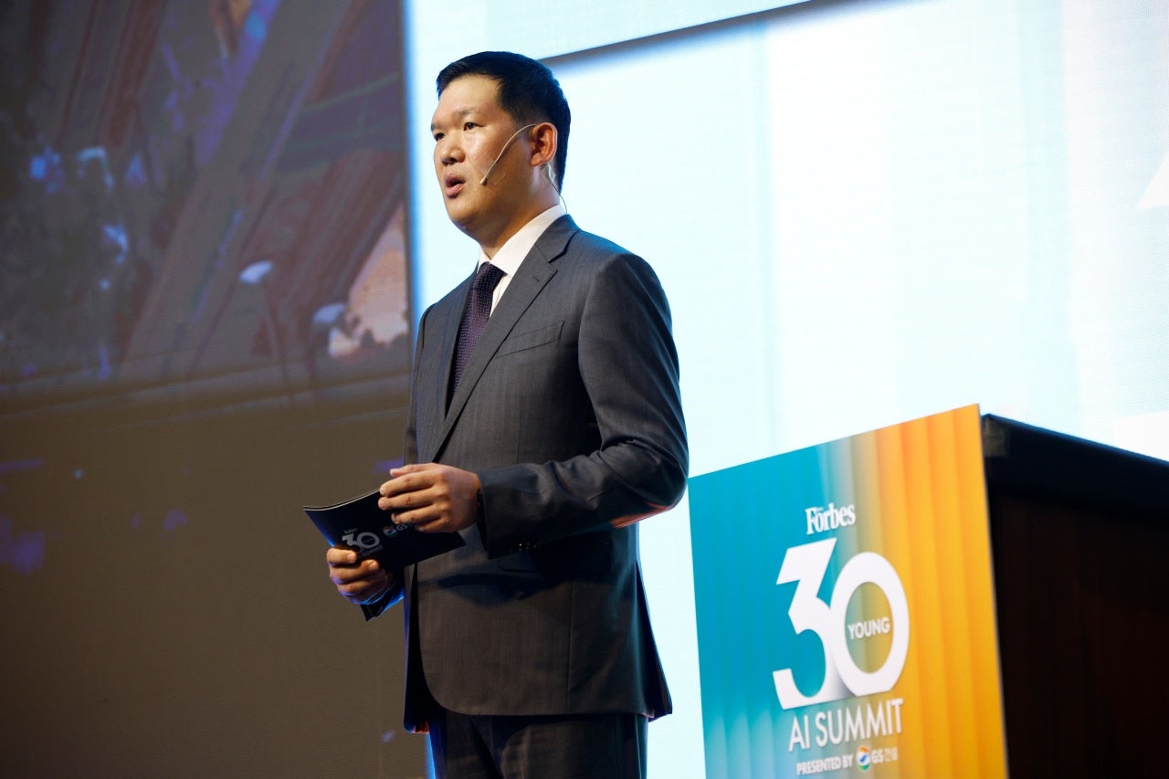 GS E&C CEO Huh Yoon-hong, who delivered the keynote speech, discussed leadership in the AI era and the digital transformation of the construction industry. He emphasized that 