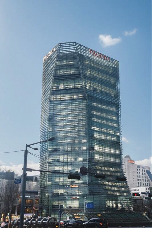 박성재 UHC 대표 - UHC, 호텔 넘은 '도시 플랫폼' - 뉴스 썸네일 이미지