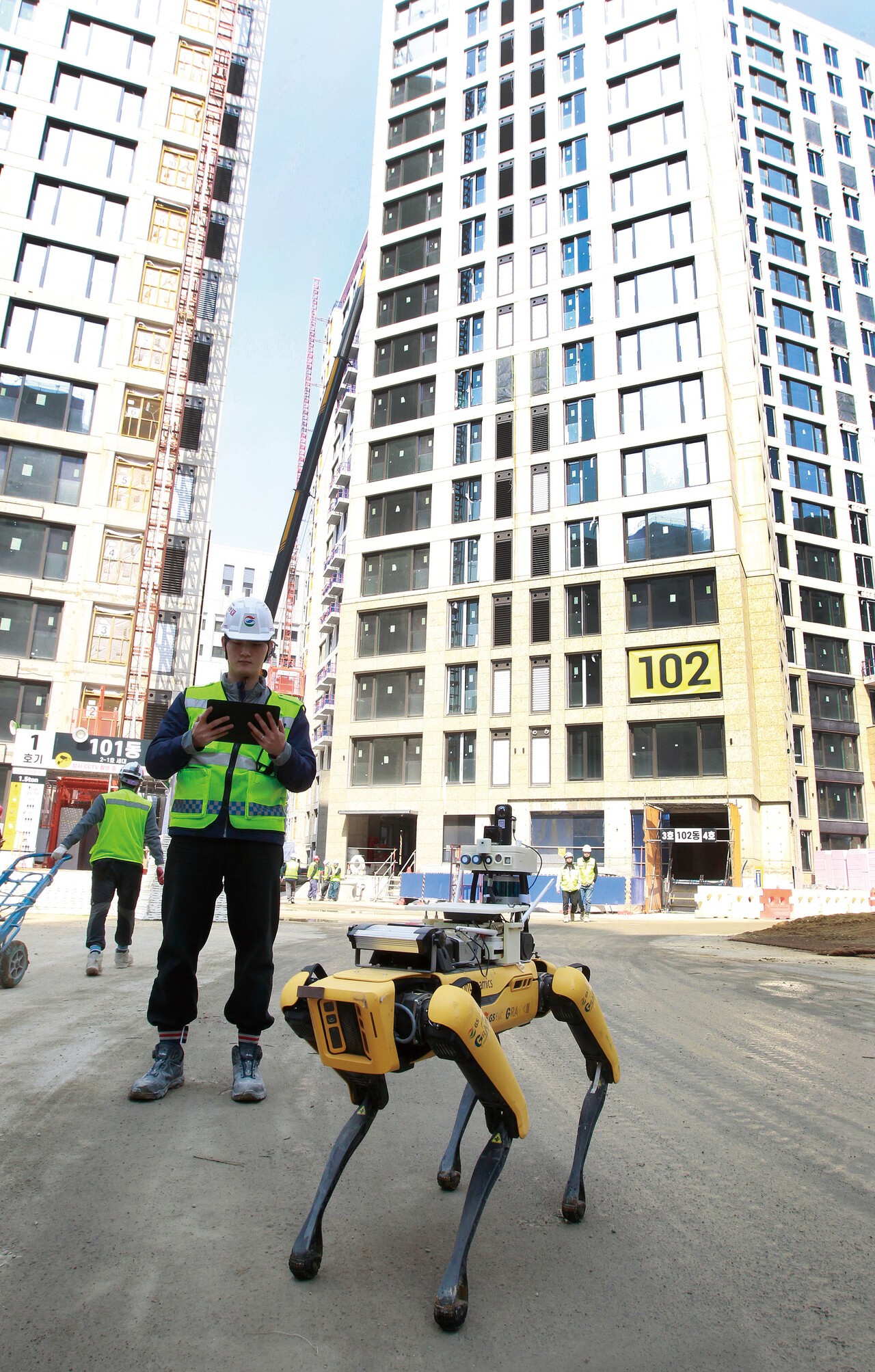 건설 현장의 AX 요원 ‘로봇개’